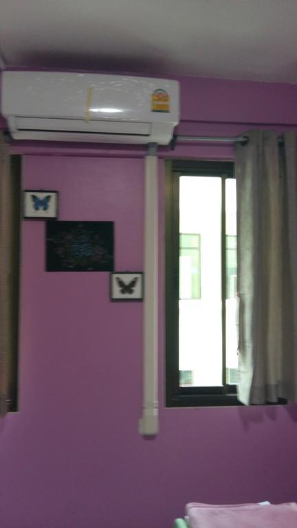 New C.H. Guest House Bangkok Exteriör bild