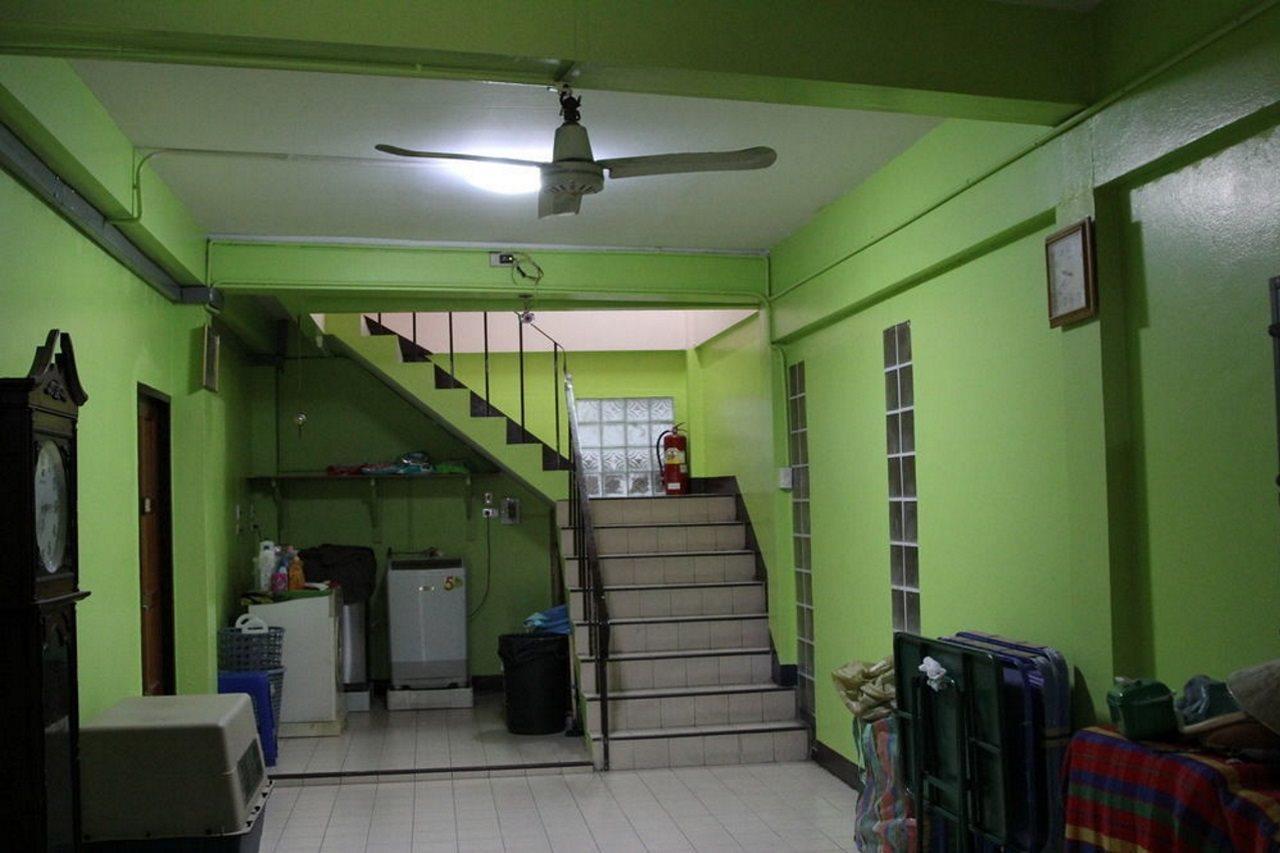 New C.H. Guest House Bangkok Exteriör bild