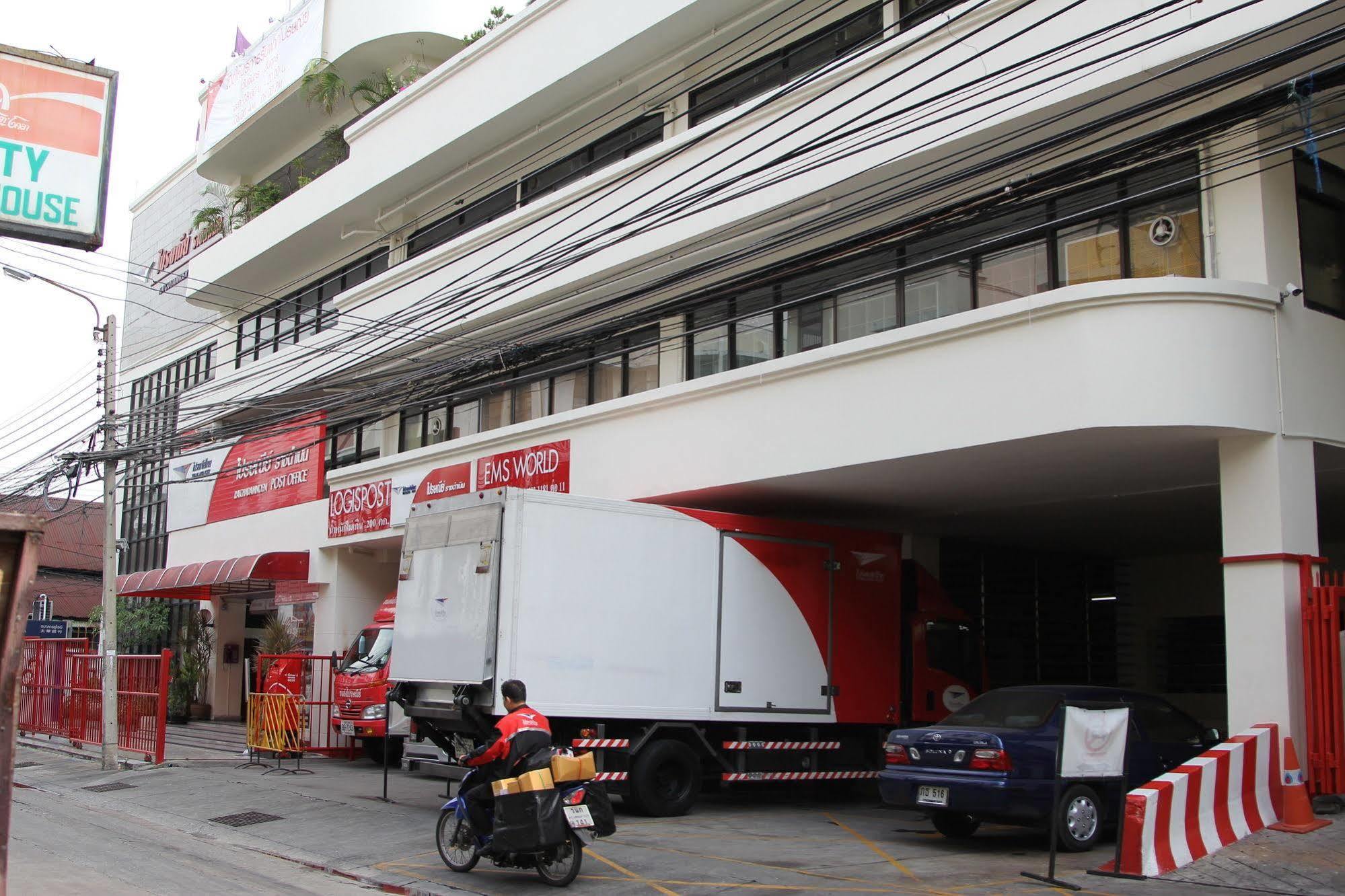 New C.H. Guest House Bangkok Exteriör bild
